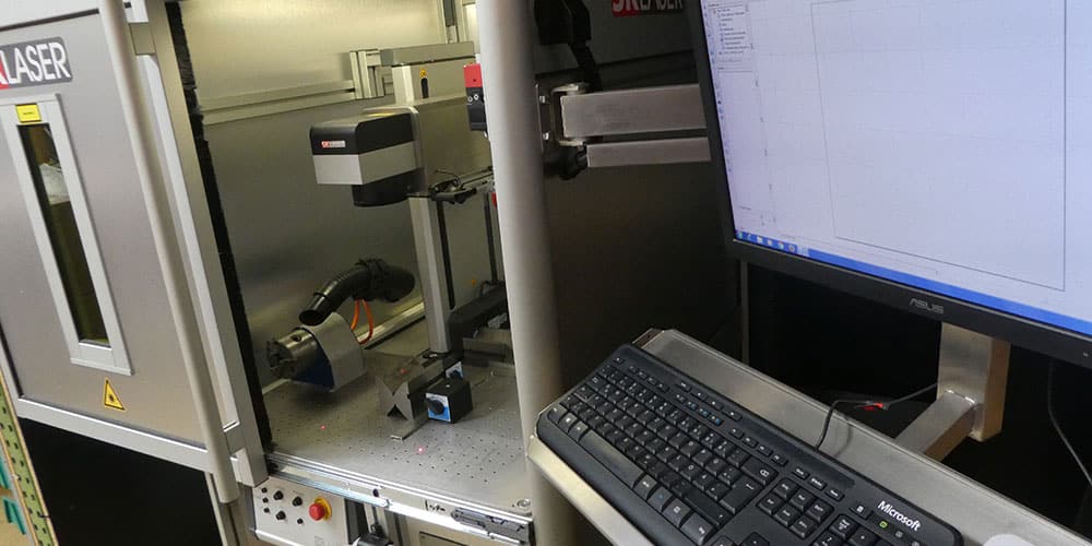 Poggengerd Zerspanungstechnologie - Laserbeschriftungsgeraet